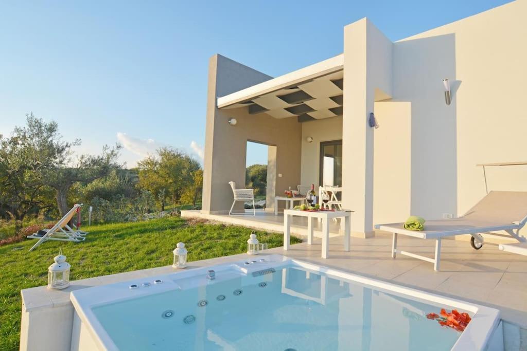 Villa Pettegola Tenuta Il Cavaliere Di Italia Noto- Vista Mare Mini Piscina Idromassaggio Eksteriør bilde